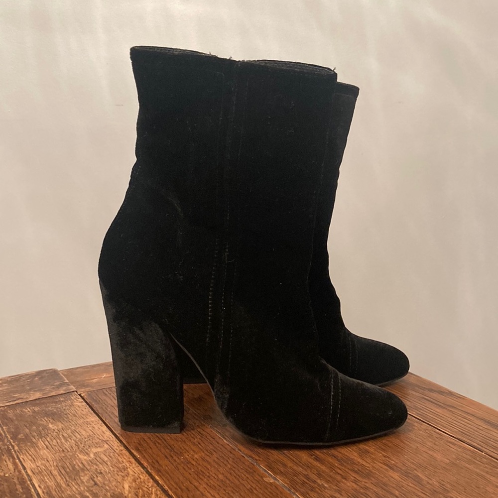 NWOB Shellys London Tater Velvet Chunky Heeled Booties